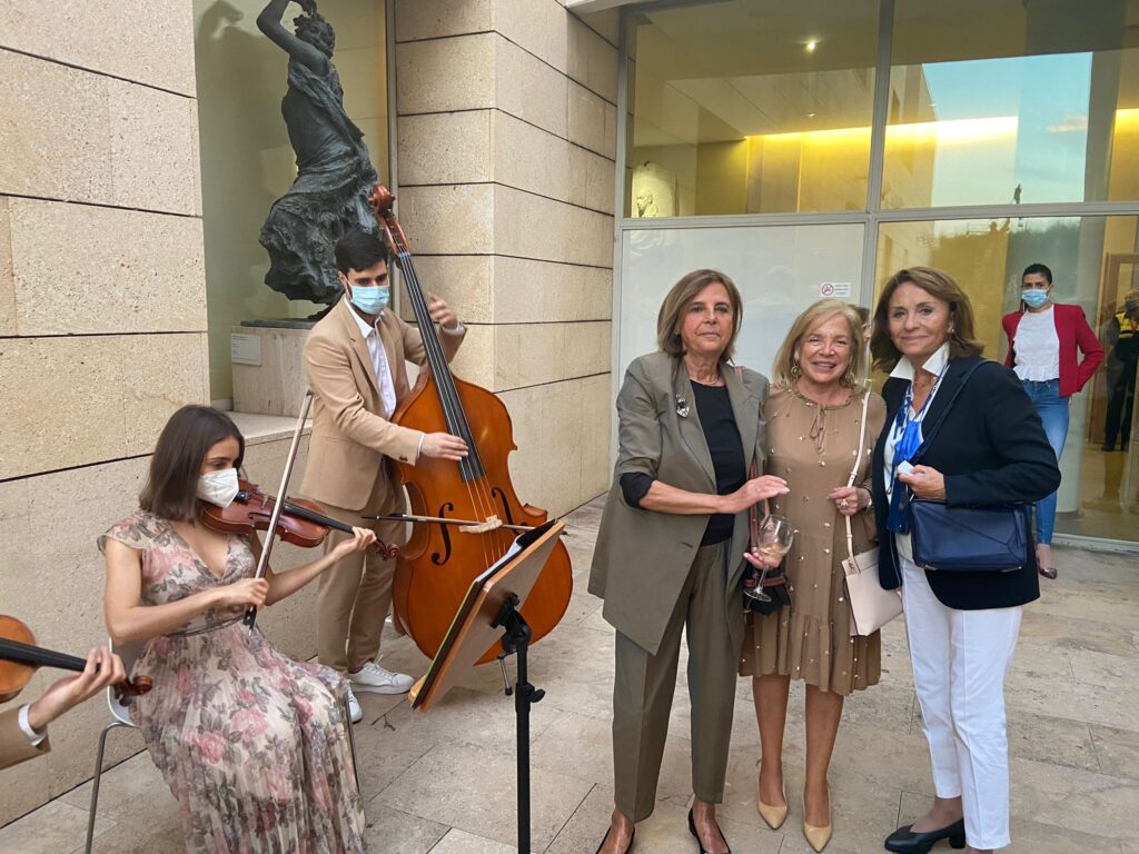 INAUGURACIÓN Y CÓCTEL “CREER A TRAVÉS DE LOS OJOS”